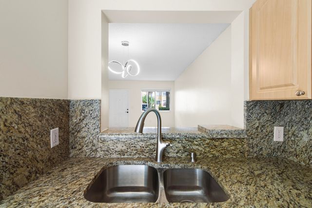 7850 NW 6th Street 104, Pembroke Pines, FL 33024