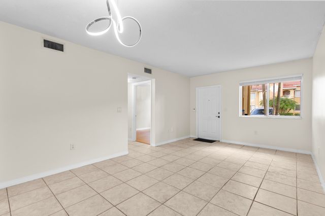 7850 NW 6th Street 104, Pembroke Pines, FL 33024