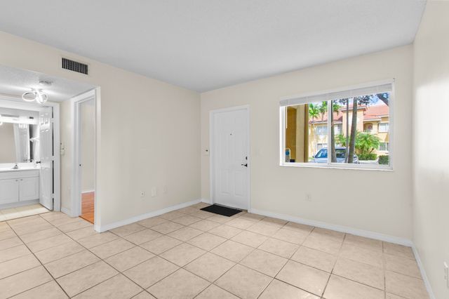 7850 NW 6th Street 104, Pembroke Pines, FL 33024