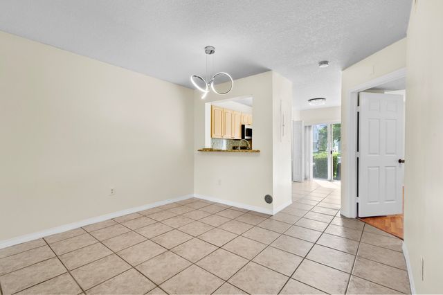 7850 NW 6th Street 104, Pembroke Pines, FL 33024