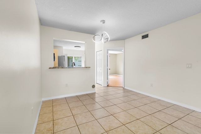 7850 NW 6th Street 104, Pembroke Pines, FL 33024