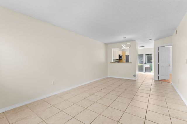 7850 NW 6th Street 104, Pembroke Pines, FL 33024