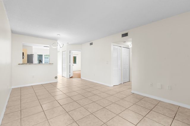 7850 NW 6th Street 104, Pembroke Pines, FL 33024