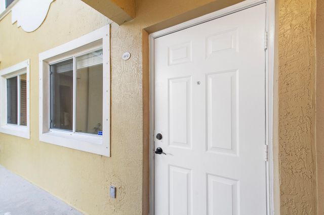 7850 NW 6th Street 104, Pembroke Pines, FL 33024