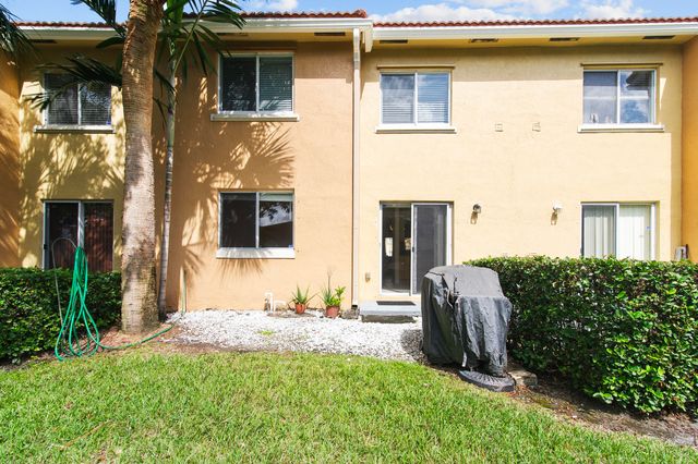 7850 NW 6th Street 104, Pembroke Pines, FL 33024