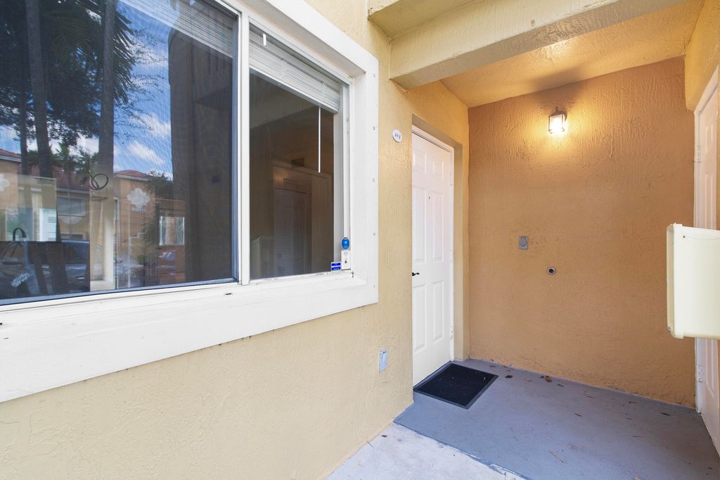 7850 NW 6th Street 104, Pembroke Pines, FL 33024