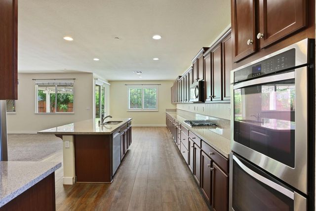 2364 Inyo Pl, Manteca, CA 95337