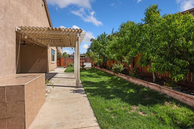 2364 Inyo Pl, Manteca, CA 95337