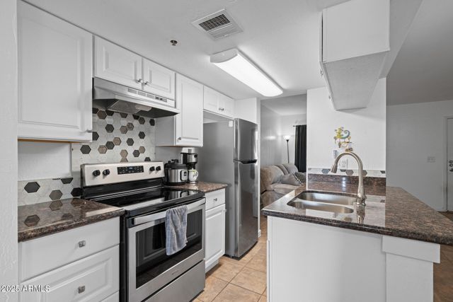 12123 W BELL Road 211, Surprise, AZ 85378