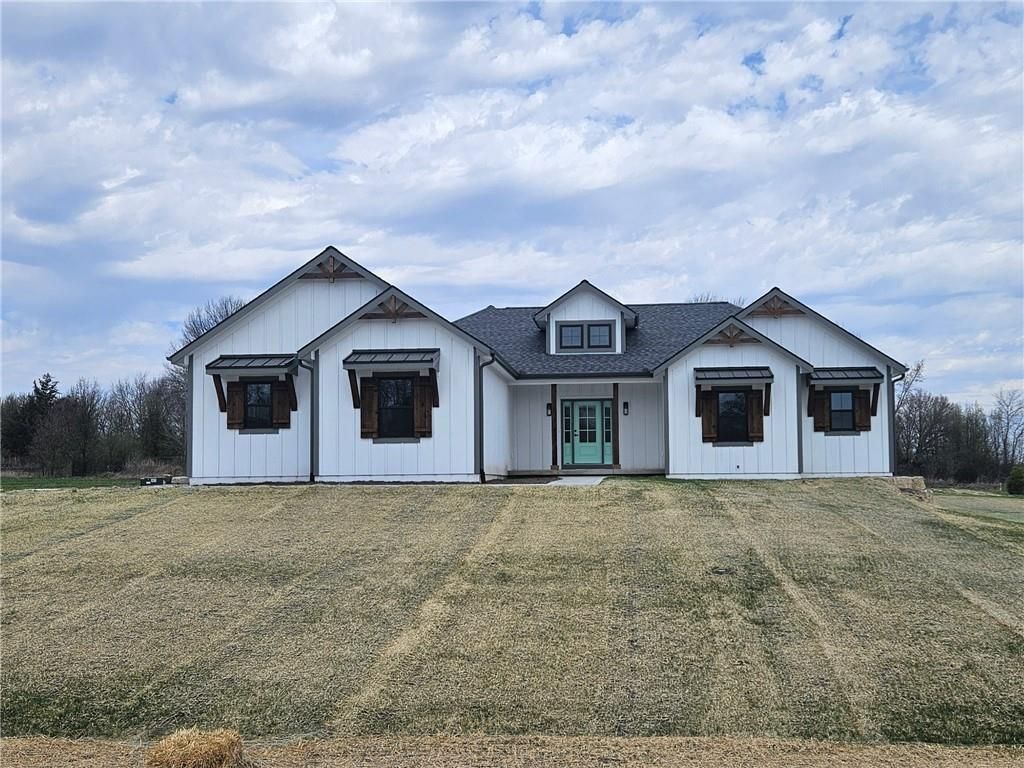 16622 Orchard Road, Basehor, KS 66007