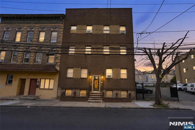 592 6th Street 1108, Newark, NJ 07107