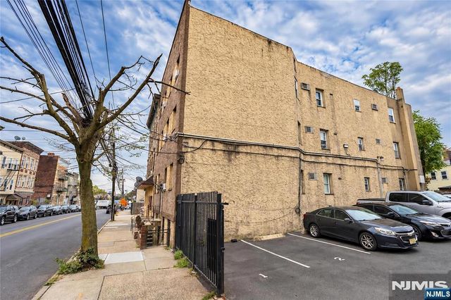 592 6th Street 1108, Newark, NJ 07107