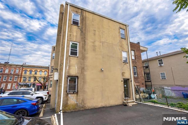 592 6th Street 1108, Newark, NJ 07107
