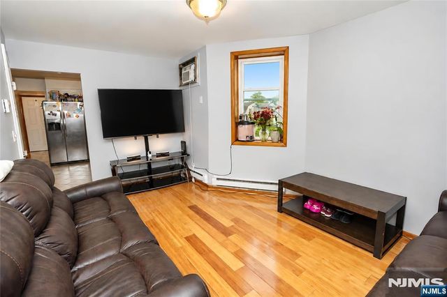592 6th Street 1108, Newark, NJ 07107