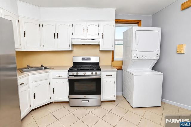 592 6th Street 1108, Newark, NJ 07107