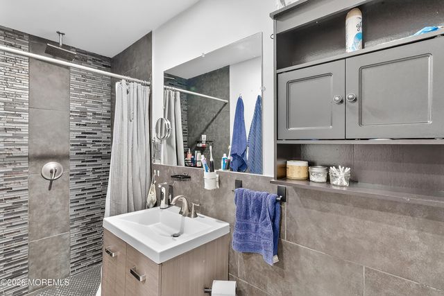 137 Maple Avenue, Keansburg, NJ 07734