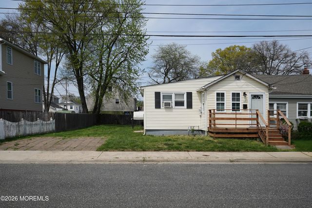137 Maple Avenue, Keansburg, NJ 07734