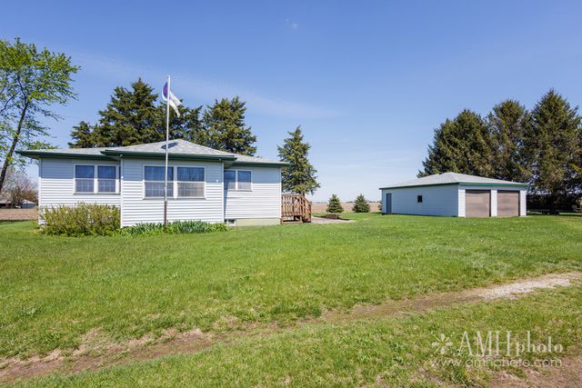 3743 S 8500 E Road, St. Anne, IL 60964