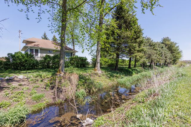 3743 S 8500 E Road, St. Anne, IL 60964