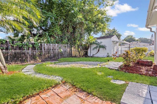 6825 SW 12th St, Pembroke Pines, FL 33023