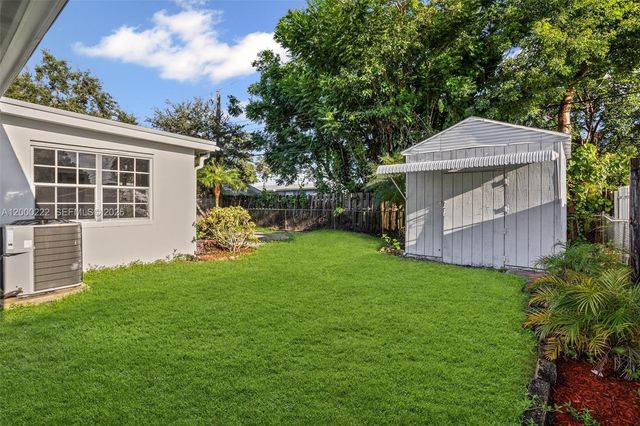 6825 SW 12th St, Pembroke Pines, FL 33023