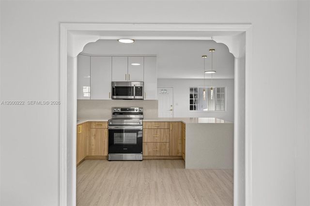 6825 SW 12th St, Pembroke Pines, FL 33023