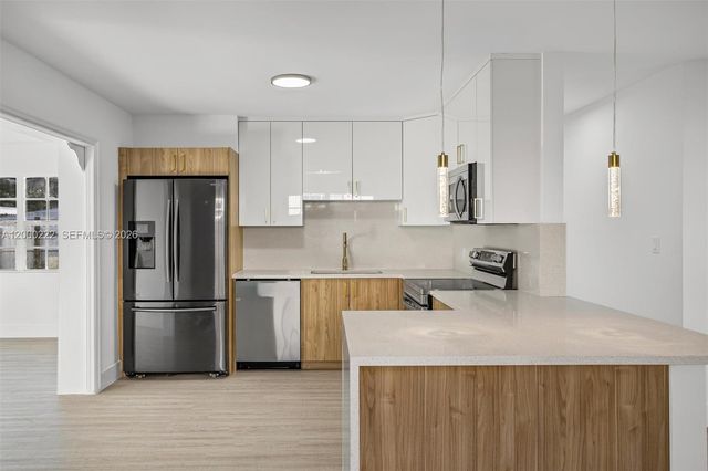 6825 SW 12th St, Pembroke Pines, FL 33023