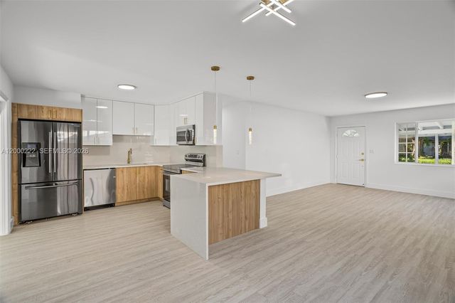 6825 SW 12th St, Pembroke Pines, FL 33023