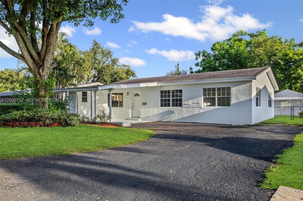 6825 SW 12th St, Pembroke Pines, FL 33023