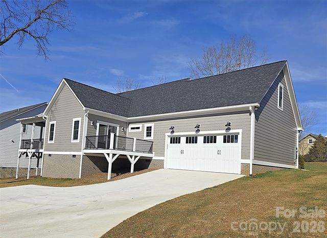 405 19th Avenue Circle NW, Hickory, NC 28601