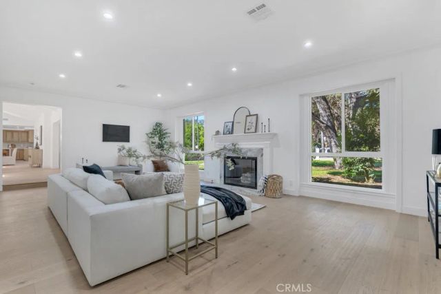 1914 Midlothian Drive, Altadena, CA 91001