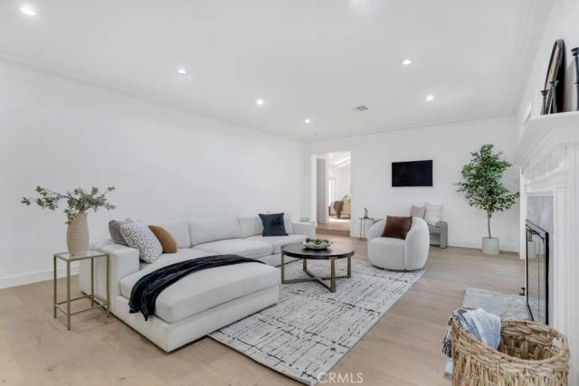 1914 Midlothian Drive, Altadena, CA 91001