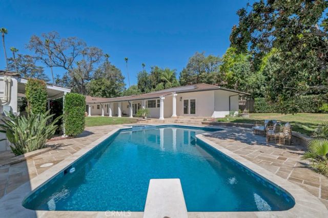 1914 Midlothian Drive, Altadena, CA 91001
