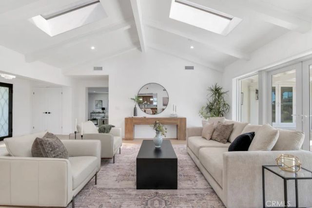 1914 Midlothian Drive, Altadena, CA 91001