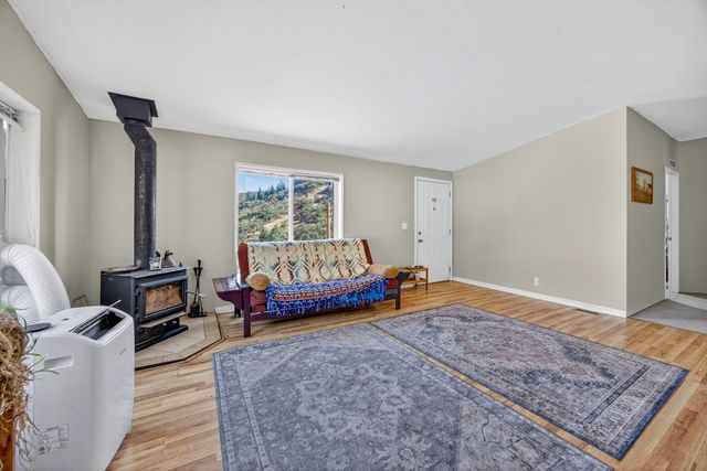 4492 Old Highway 99 S, Ashland, OR 97520