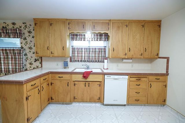 909 Mount Vernon Dr, Modesto, CA 95350