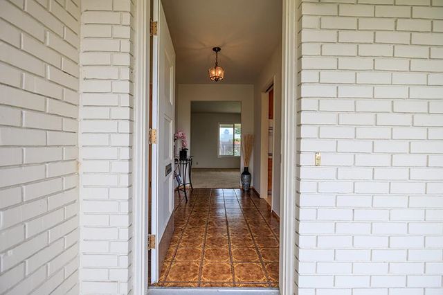 909 Mount Vernon Dr, Modesto, CA 95350