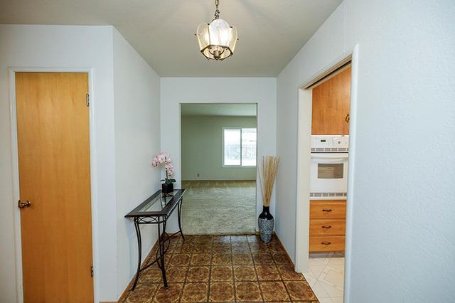 909 Mount Vernon Dr, Modesto, CA 95350