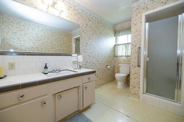 909 Mount Vernon Dr, Modesto, CA 95350