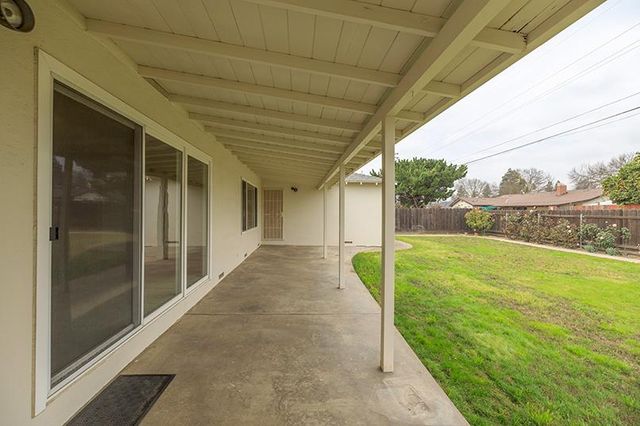 909 Mount Vernon Dr, Modesto, CA 95350