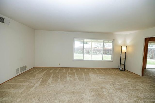 909 Mount Vernon Dr, Modesto, CA 95350