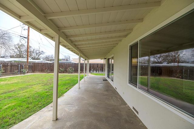 909 Mount Vernon Dr, Modesto, CA 95350