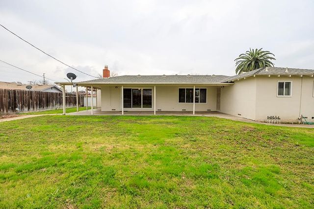 909 Mount Vernon Dr, Modesto, CA 95350