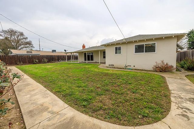 909 Mount Vernon Dr, Modesto, CA 95350