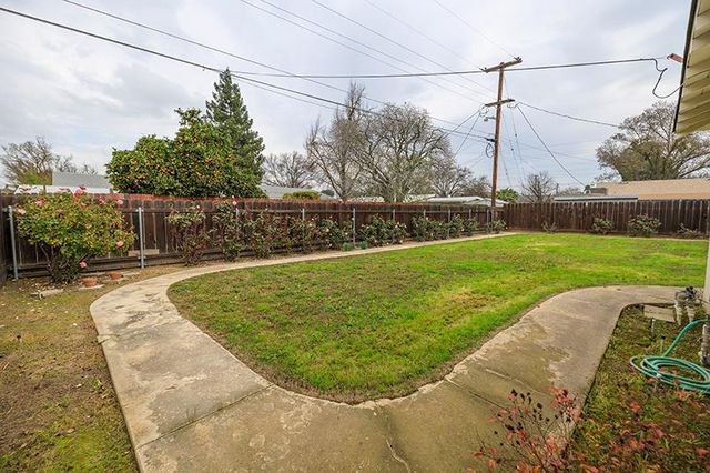 909 Mount Vernon Dr, Modesto, CA 95350