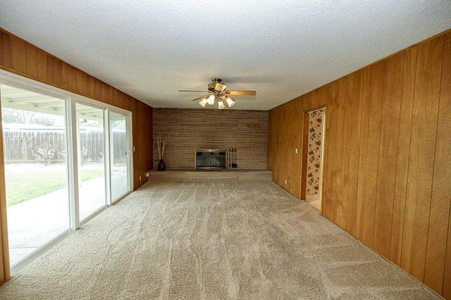 909 Mount Vernon Dr, Modesto, CA 95350