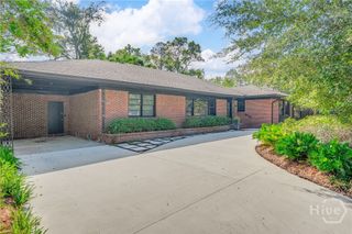 301 Lafayette Circle, Savannah, GA 31405