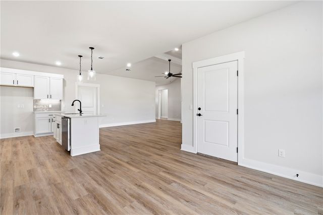 138 N Panther Avenue, Farmington, AR 72730