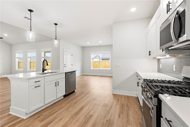 138 N Panther Avenue, Farmington, AR 72730