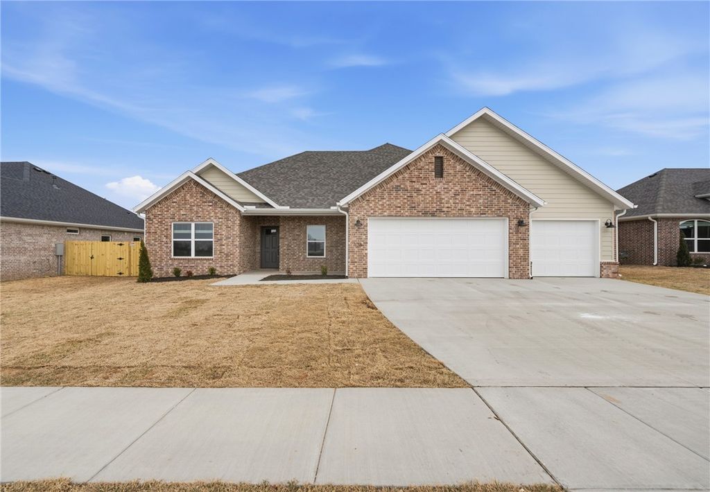 138 N Panther Avenue, Farmington, AR 72730